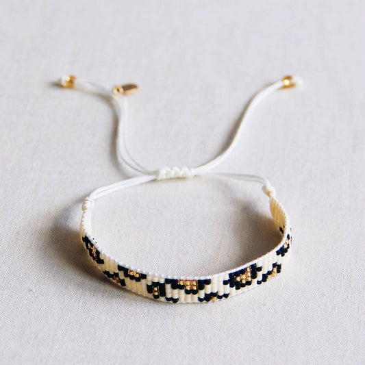 Bazou - Gevlochten armband met kraaltjes leopard