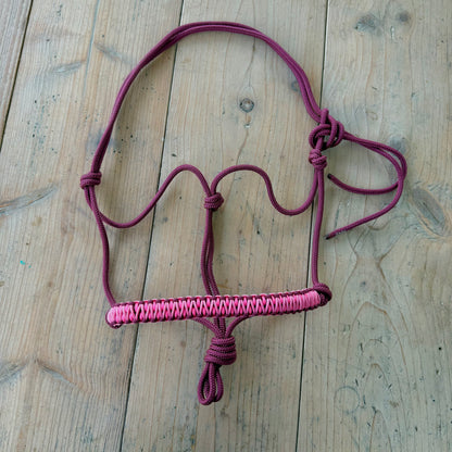 The Horse Studio - Rope halter Azar ‘Fluffy Candy’ burgundy/pink