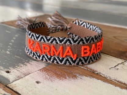 Parsley & Pepper - Karma, Baby! Armband Karamell/Schwarz/Weiß/Neonorange