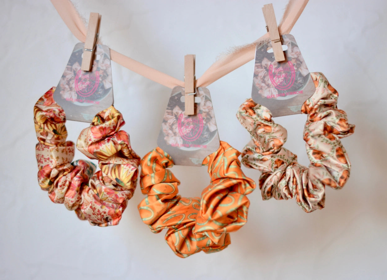 Tirzah Lane – Scrunchie-Set 3-tlg. Prärie zur goldenen Stunde