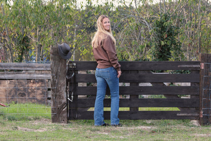 Bridle Up Hope - Kastanienfarbener Charme Pullover mit besticktem Pferd