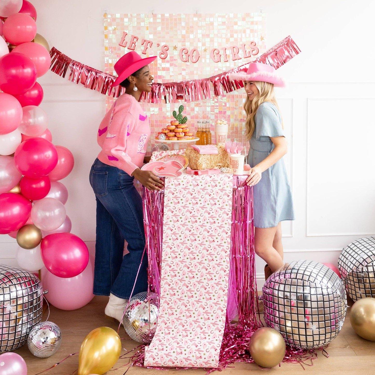 My Mind's Eye - Paper table runner with cowgirl country pattern