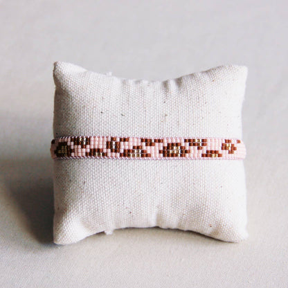 Bazou - Kraaltjes armband met luipaardprint cognac/ peach
