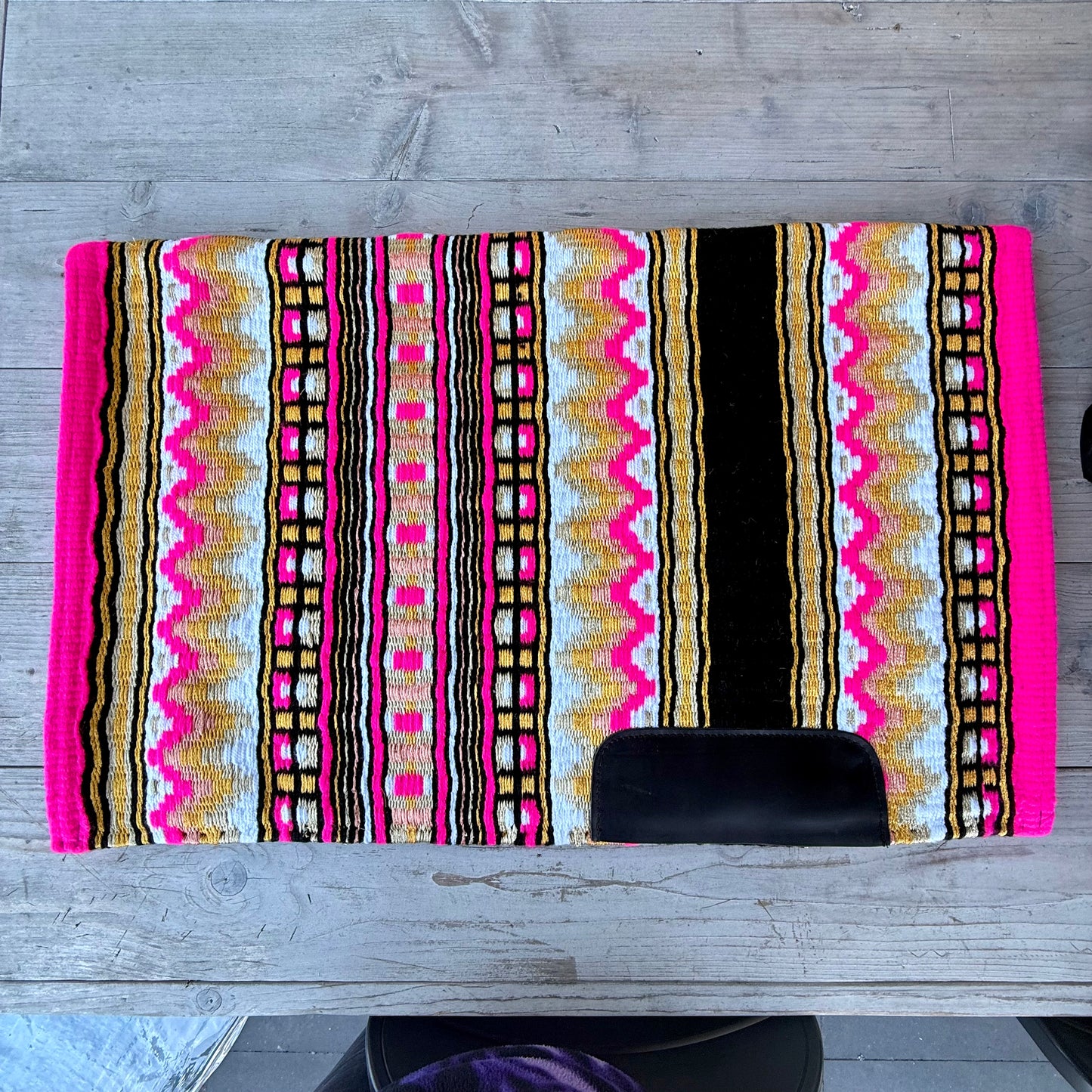 SB072 - Western oversized showblanket A - Neon roze, goud, wit