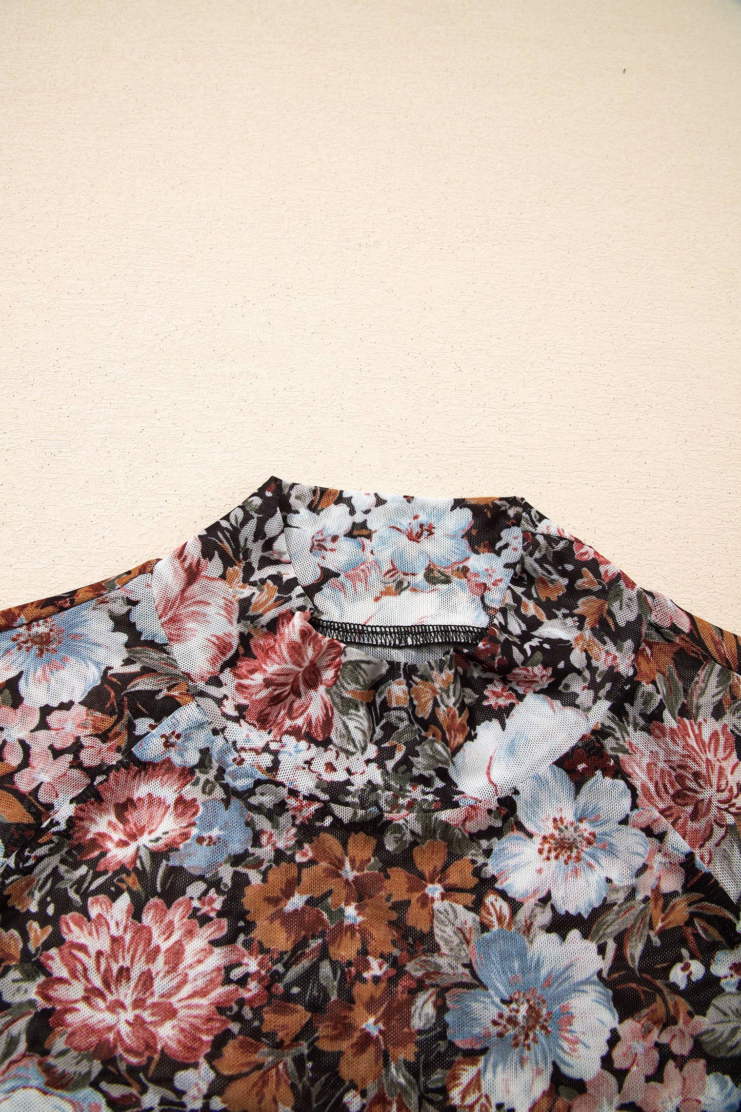 Pretty Bash - Bloemen Mesh col top korte mouw