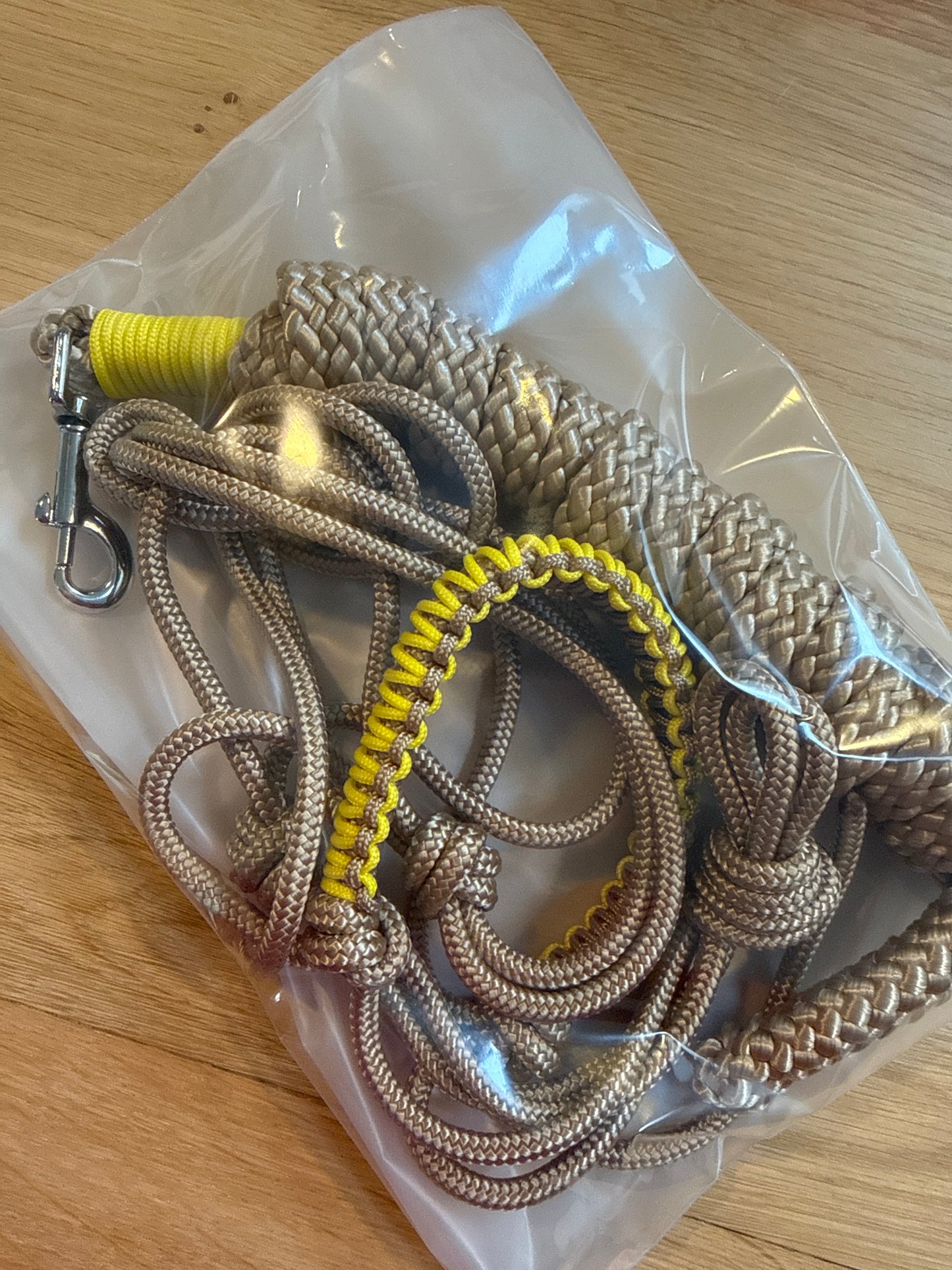 Het Paardenatelier - Set de cabestro de cuerda Azar con cuerda de cabestro 2m beige con amarillo