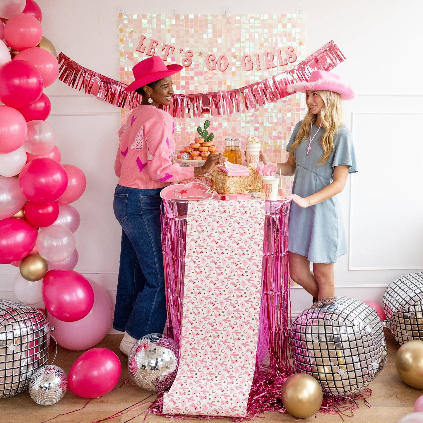 My Mind's Eye - Paper table runner with cowgirl country pattern