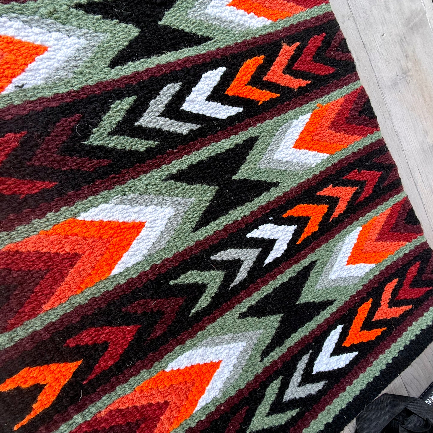 SB074 - Western oversized showblanket A - Zwart, oranje, olijf