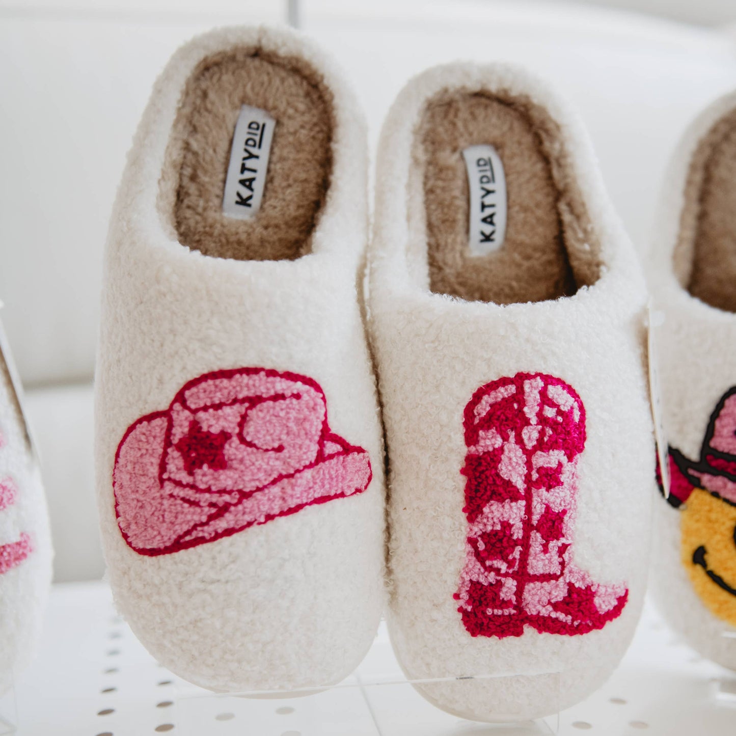 KatyDid - Westernlaarzen en cowgirl-hoed fuzzy pantoffels sloffen