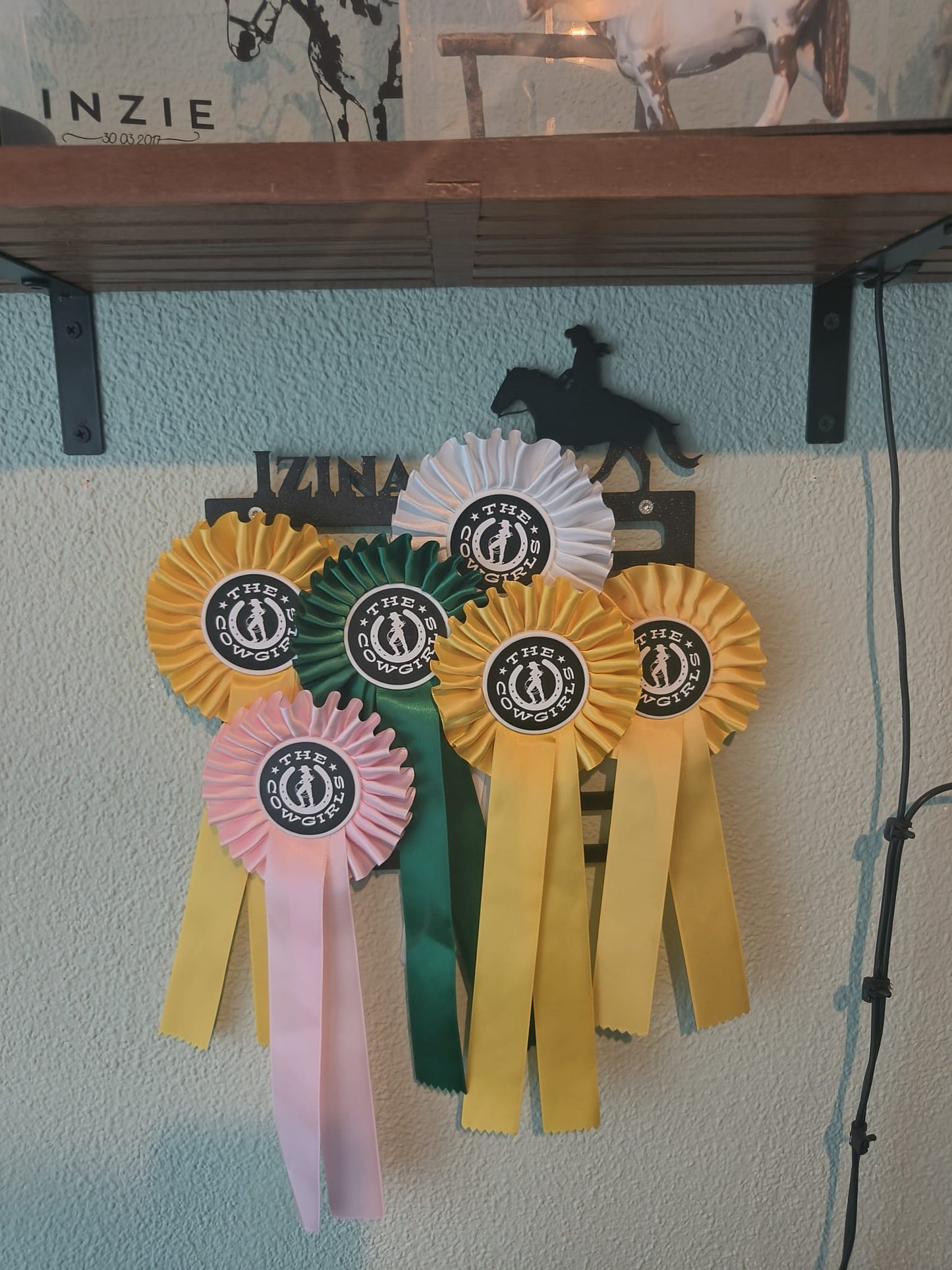 Wolfxjessy - Rozet houder Springpaard hoog met naam