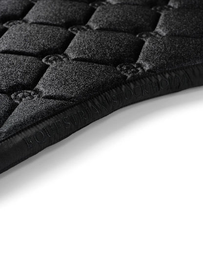 Equestrian Stockholm - Core Collection - All Black Glimmer Jump Saddle Pad springzadeldek