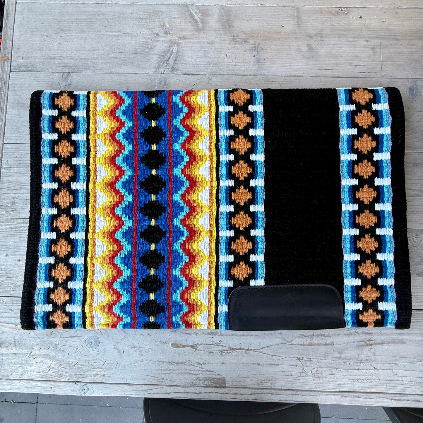 SB068 - Western oversized showblanket A - Zwart, blauw, geel