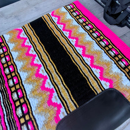 SB072 - Western oversized showblanket A - Neon roze, goud, wit