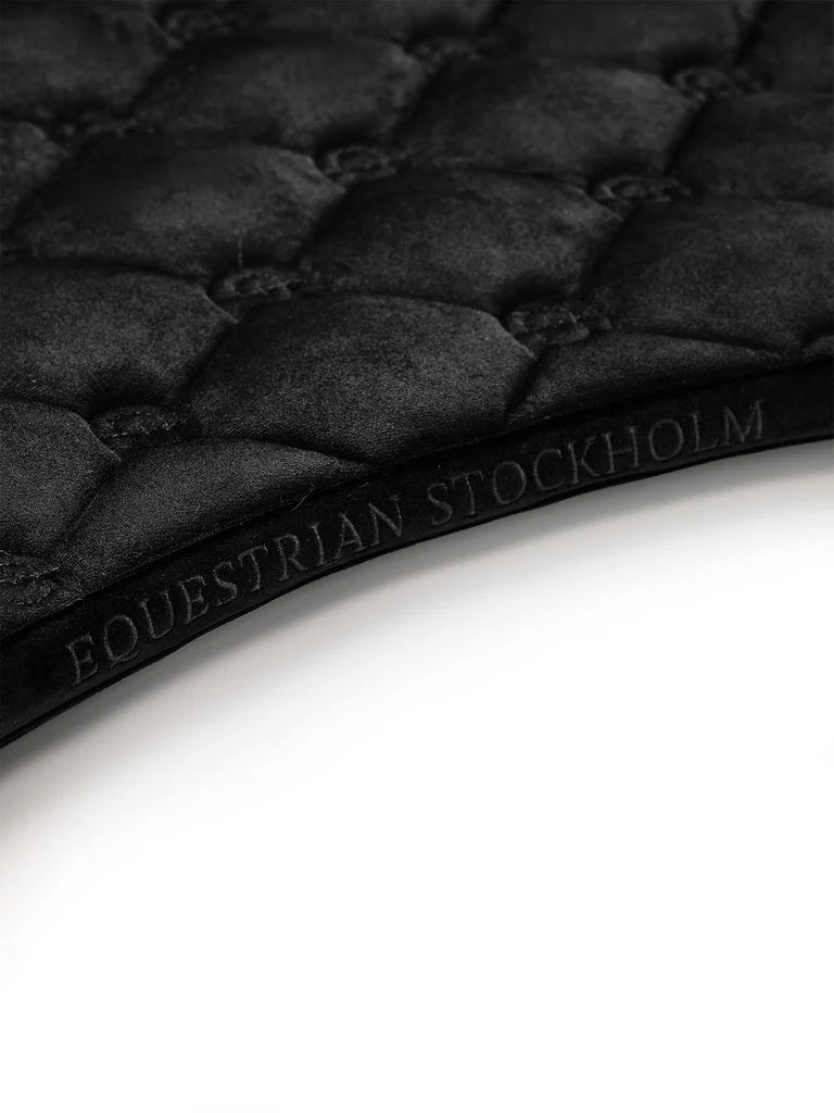 Equestrian Stockholm - FW26 Black - Dressage Saddle Pad Velvet dressuurzadeldek
