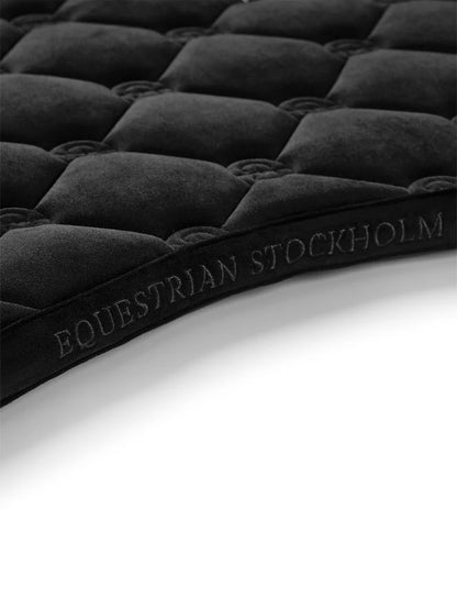 Equestrian Stockholm - FW26 Black - Jump Saddle Pad Velvet springzadeldek