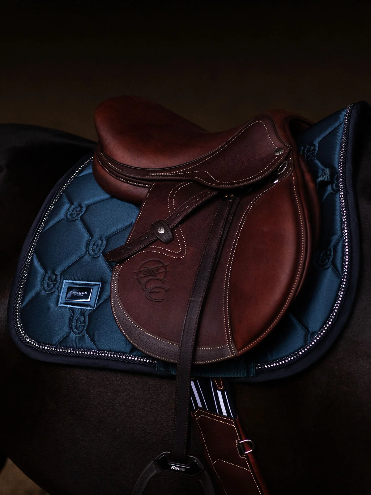 Equestrian Stockholm - FW26 Blue Meadow  - Crystal Shine Jump Saddle Pad springzadeldek