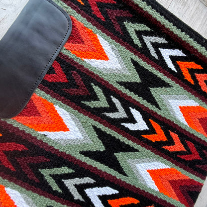 SB074 - Western oversized showblanket A - Zwart, oranje, olijf