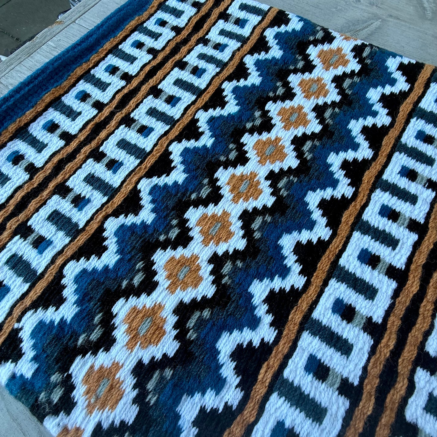 SB067 - Western oversized showblanket A - Zeeblauw, camel, zwart