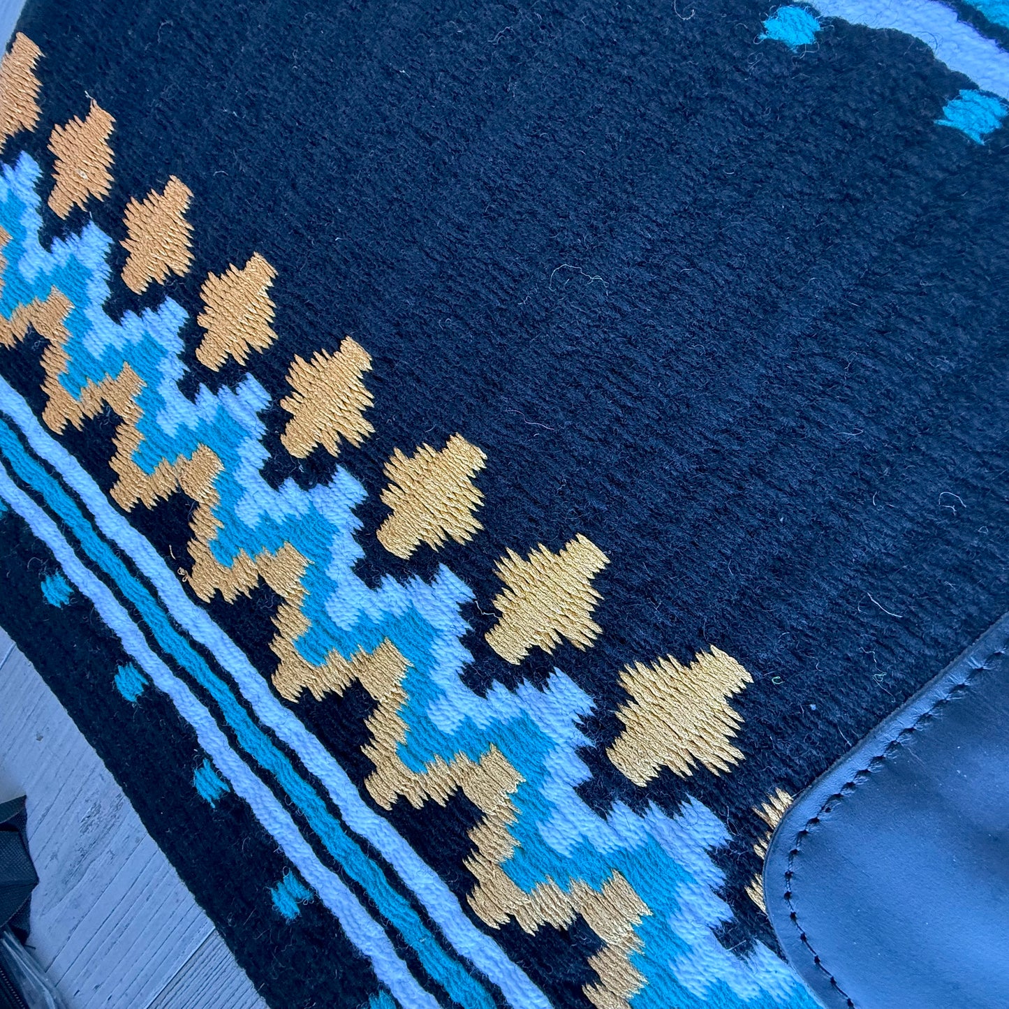 SB051 - Western oversized showblanket A - Zwart, turquoise, goud