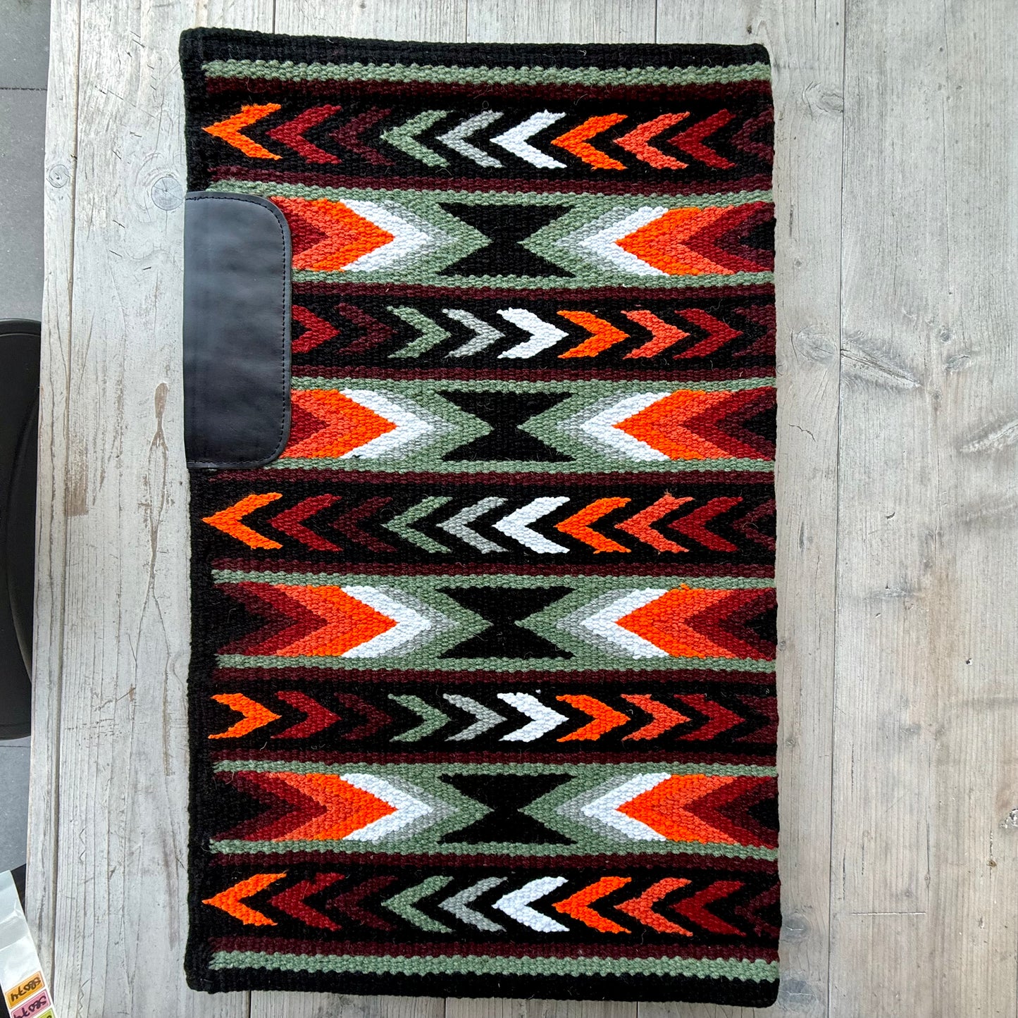 SB074 - Western oversized showblanket A - Zwart, oranje, olijf