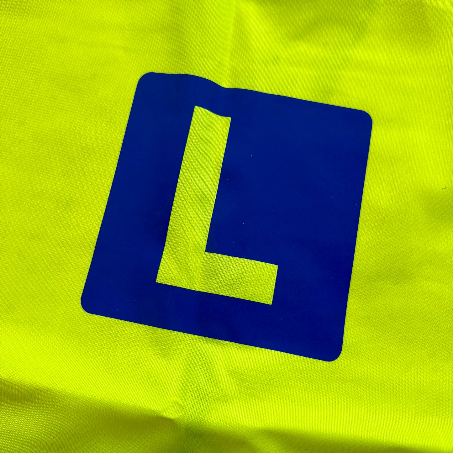 HRS - Veiligheidshesje 'in Training' met blauwe L voor buitenrit paarden (kind/volw)