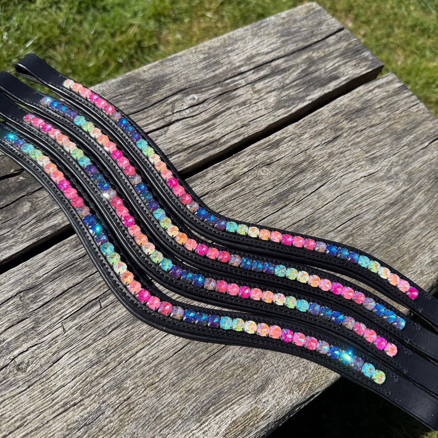 FMH - Frontriem ‘Rainbow Road’ met steentjes in regenboog kleuren