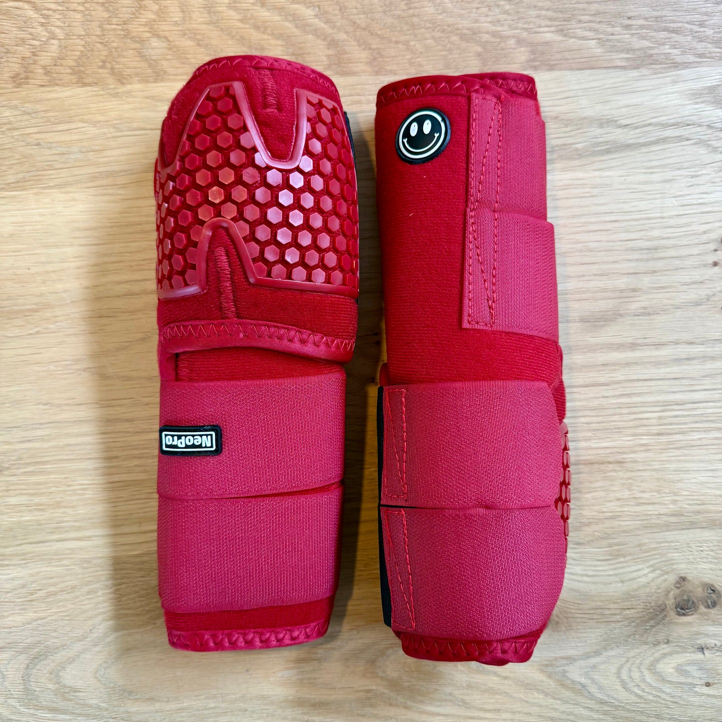 TOO GOOD TO GO - FMH - NeoPro the Solids - Neoprene beenbeschermers boots voor paarden Rood met zwarte elastiek