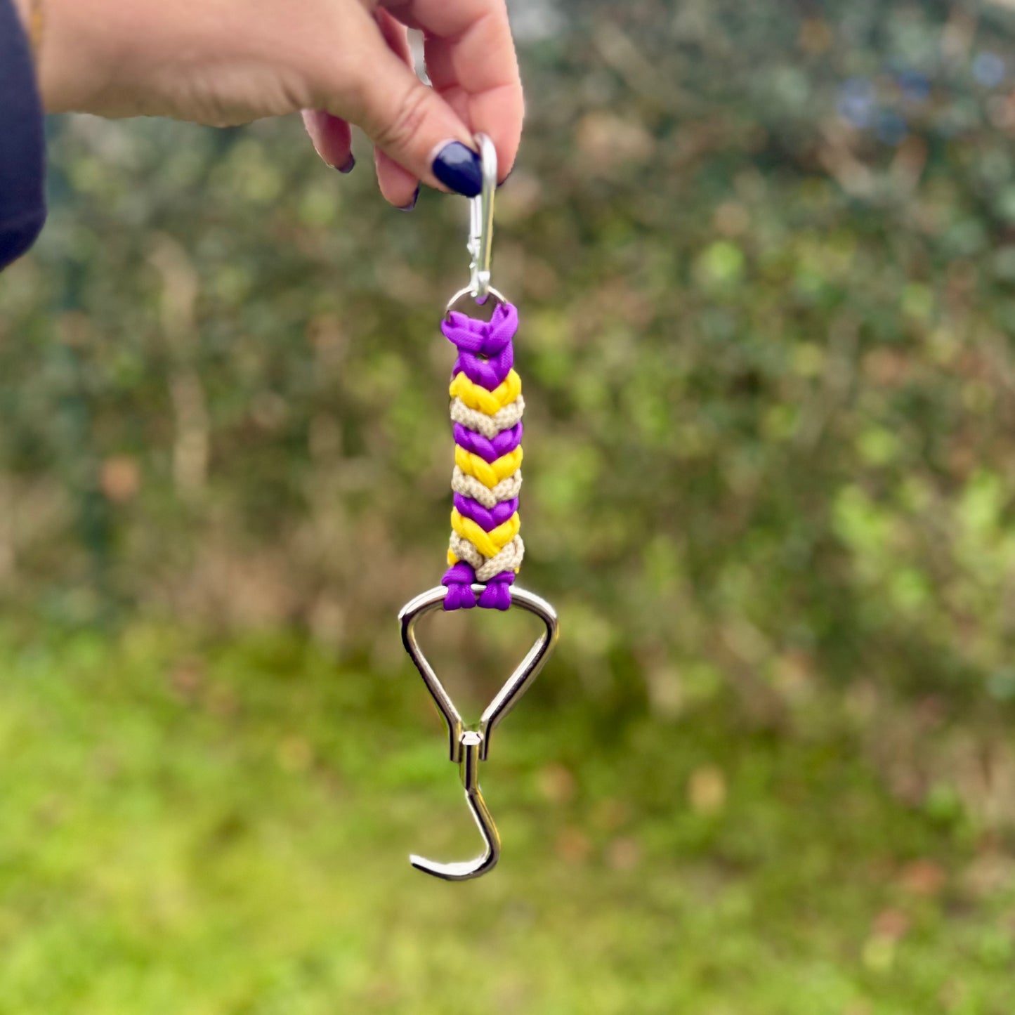 Handgemaakte Paardenhalsters - Inklapbare hoevenkrabber ‘Followmyhooves’ paars/geel