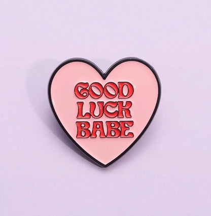 FMH - Emaille Pin ‘Girl power’ oder ‘Good luck’