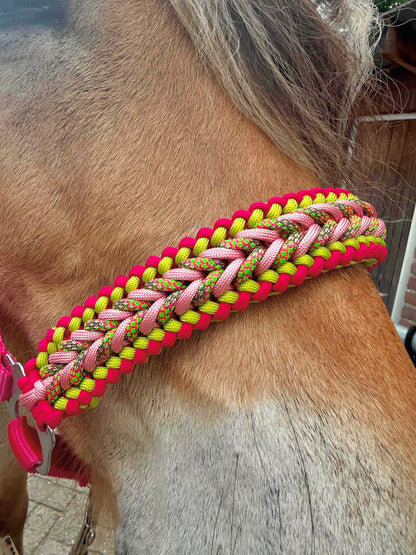 Handgemaakte paardenhalsters - Geknoopt halster ‘Dragonfruit’ fuchsia/lime