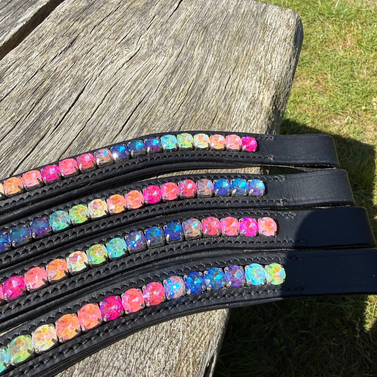 FMH - Frontriem ‘Rainbow Road’ met steentjes in regenboog kleuren
