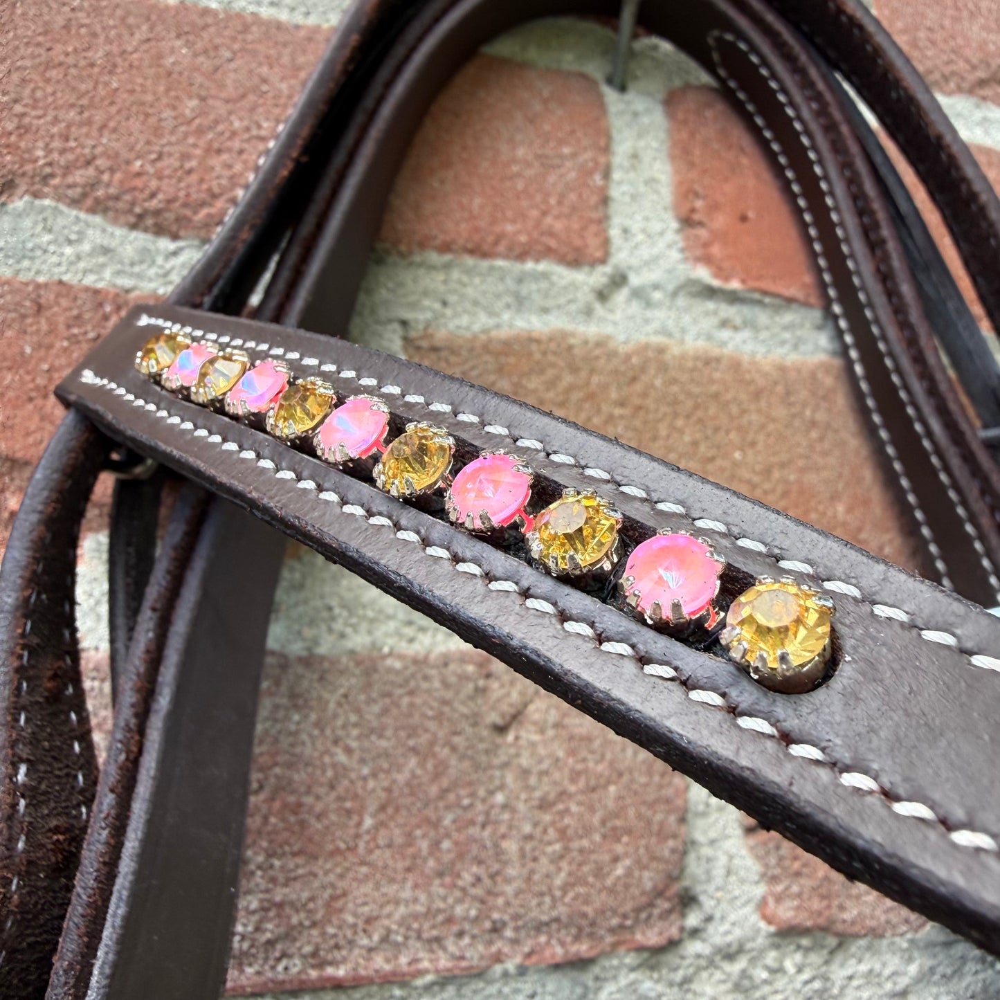TOO GOOD TO GO - FMH - Western hoofdstel met knotted frontriem met steentjes incl. simpele gesloten teugel - Rose/ goudDIV. MATEN (++)
