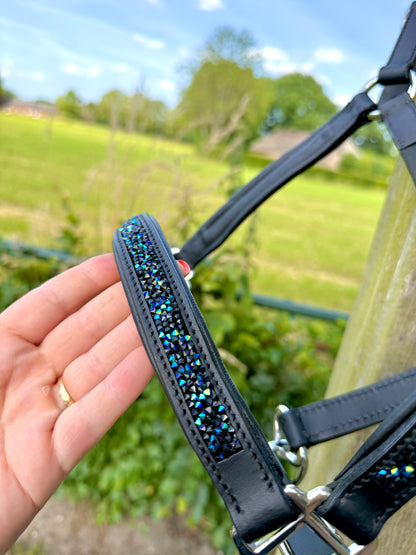 FMH - Zwart lederen halster met donkerblauwe sparkle-rocks ‘Midnight Spark’