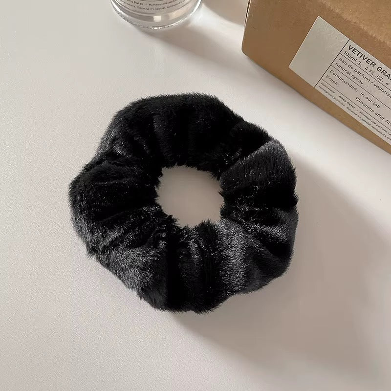 FMH - Soft Fluffy Scrunchie elastiek dressuurknot knotband (div. kleuren)