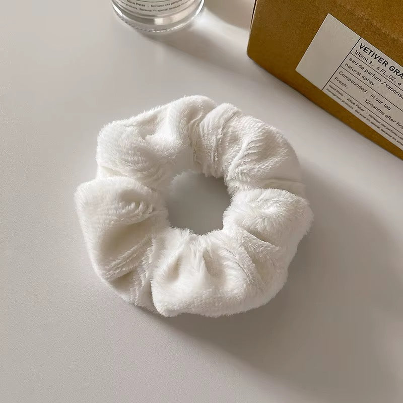 FMH - Soft Fluffy Scrunchie elastiek dressuurknot knotband (div. kleuren)