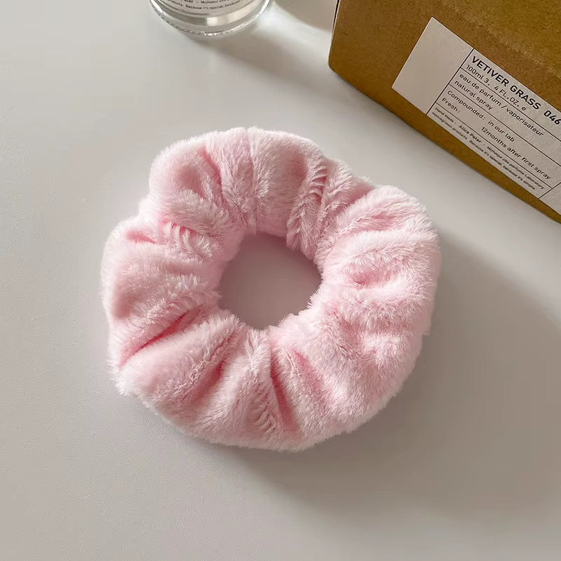 FMH - Soft Fluffy Scrunchie elastiek dressuurknot knotband (div. kleuren)
