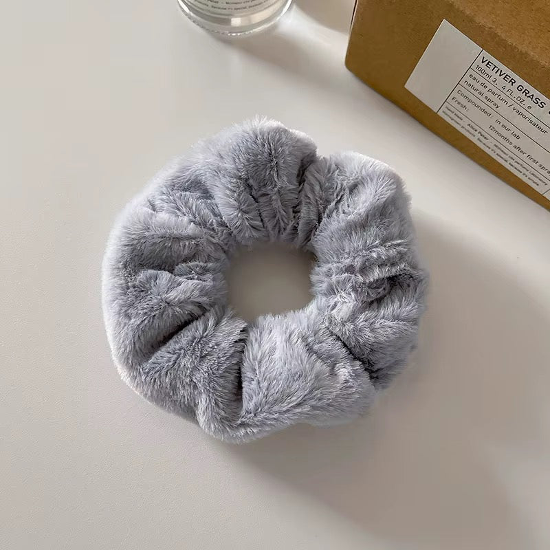 FMH - Soft Fluffy Scrunchie elastiek dressuurknot knotband (div. kleuren)