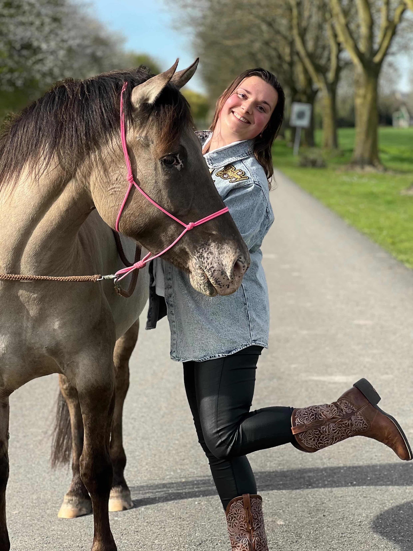 Het Paardenatelier - Touwhalster Basic Neon Roze