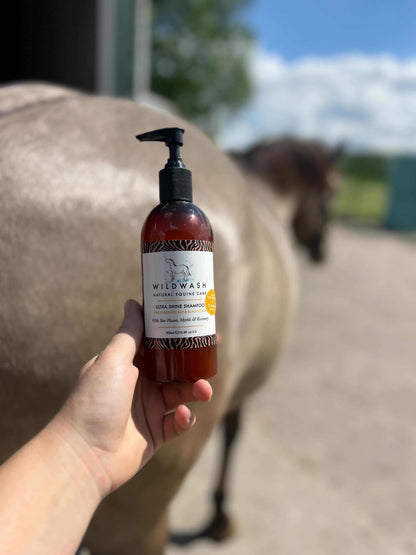 WildWash - Equine Ultra Shine natürliche Pferdeshampoo für kastanienbraune, braune und schwarze Felle 300ml
