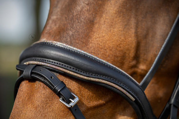 FMH - Luxe Hanoverian hoofdstel ‘You're Golden’ met dubbele neusriem goud onderlegd in bruin of zwart incl. teugels