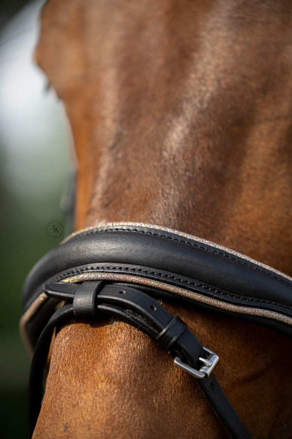 FMH - Luxe Hanoverian hoofdstel ‘You're Golden’ met dubbele neusriem goud onderlegd in bruin of zwart incl. teugels
