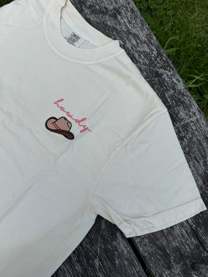 FlossandFable - T-Shirt "Howdy" Cowboyhut Elfenbein