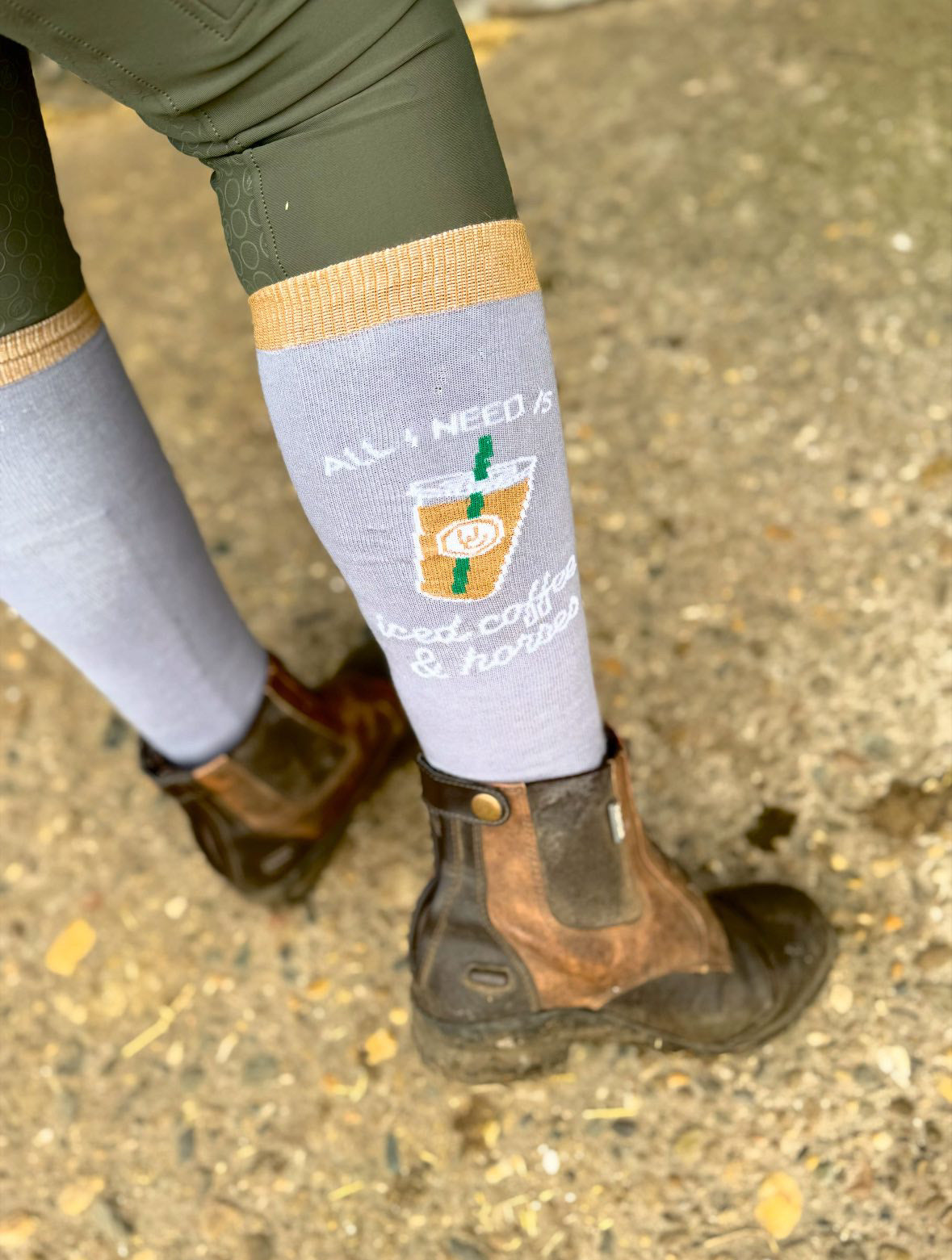 Dapplebay - Gestrickte Stiefelsocken Eiskaffee