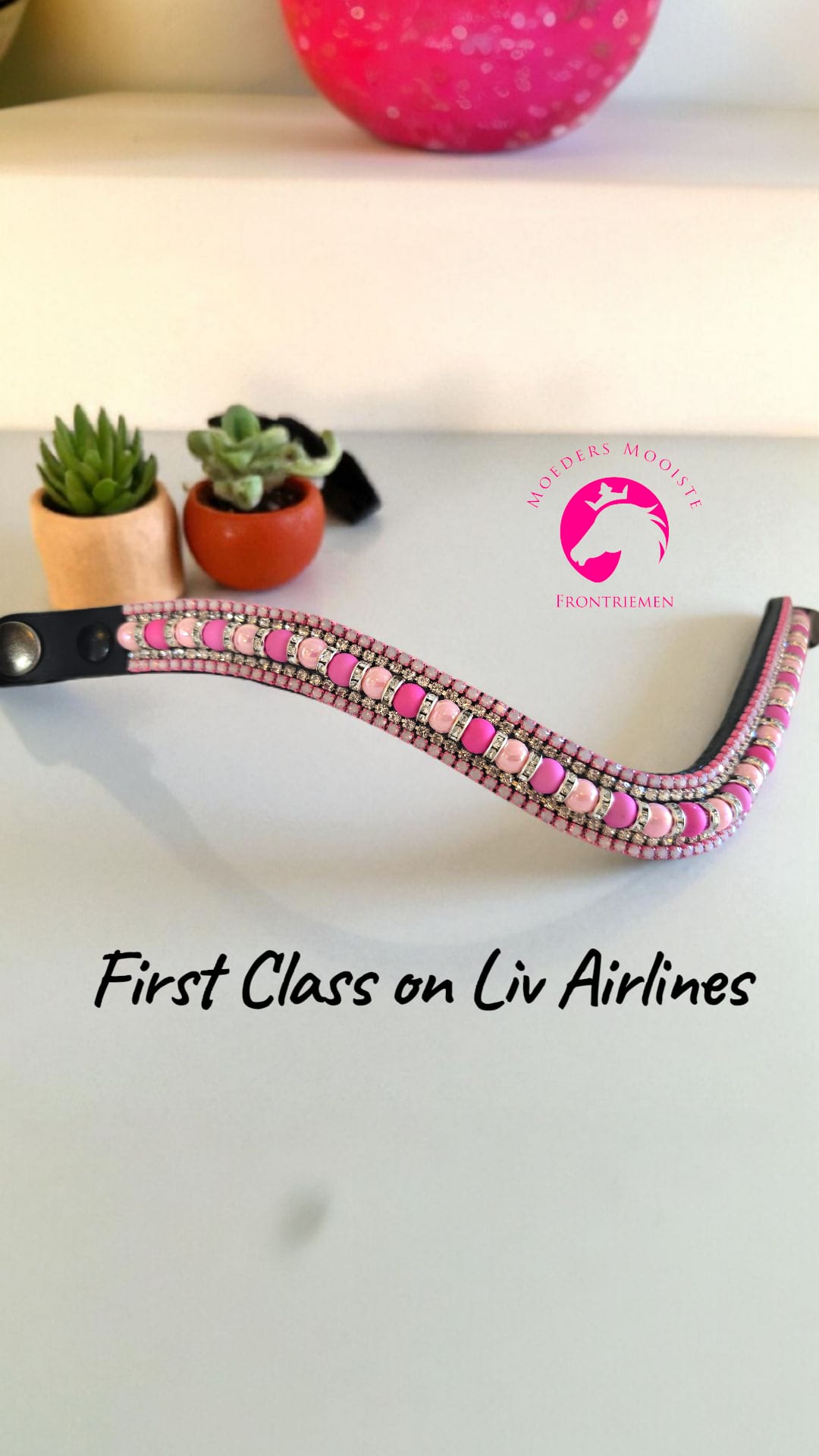 Moeders Mooiste Frontriemen - Deluxe “First Class on Liv Airlines” Z/H-D