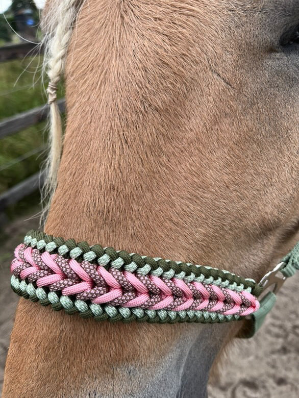 Handgemaakte paardenhalsters - Geknoopt halster ‘Wild Rebel’ Olijf/roze