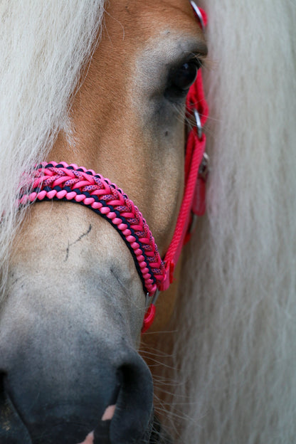 Handgemaakte paardenhalsters - Geknoopt halster ‘Poppin’ Pink’ felroze/ roze/ donkerblauw
