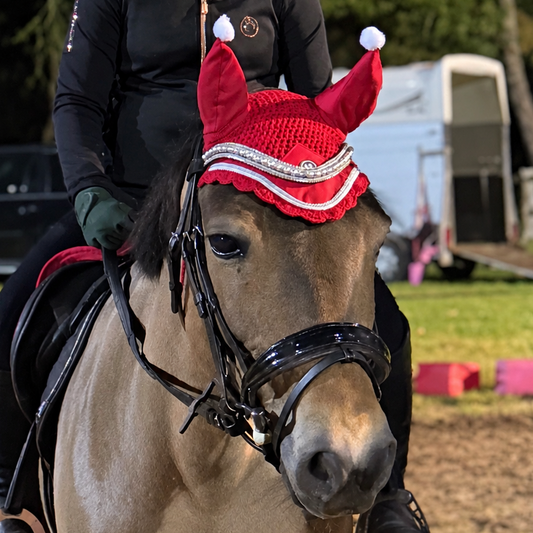FMH - Rood Kerst oornetje met witte boord en pom-poms