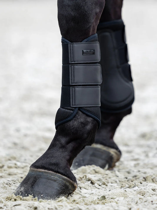 Equestrian Stockholm - Colección Core - Botas de cepillado de malla negra completa beenbeschermers