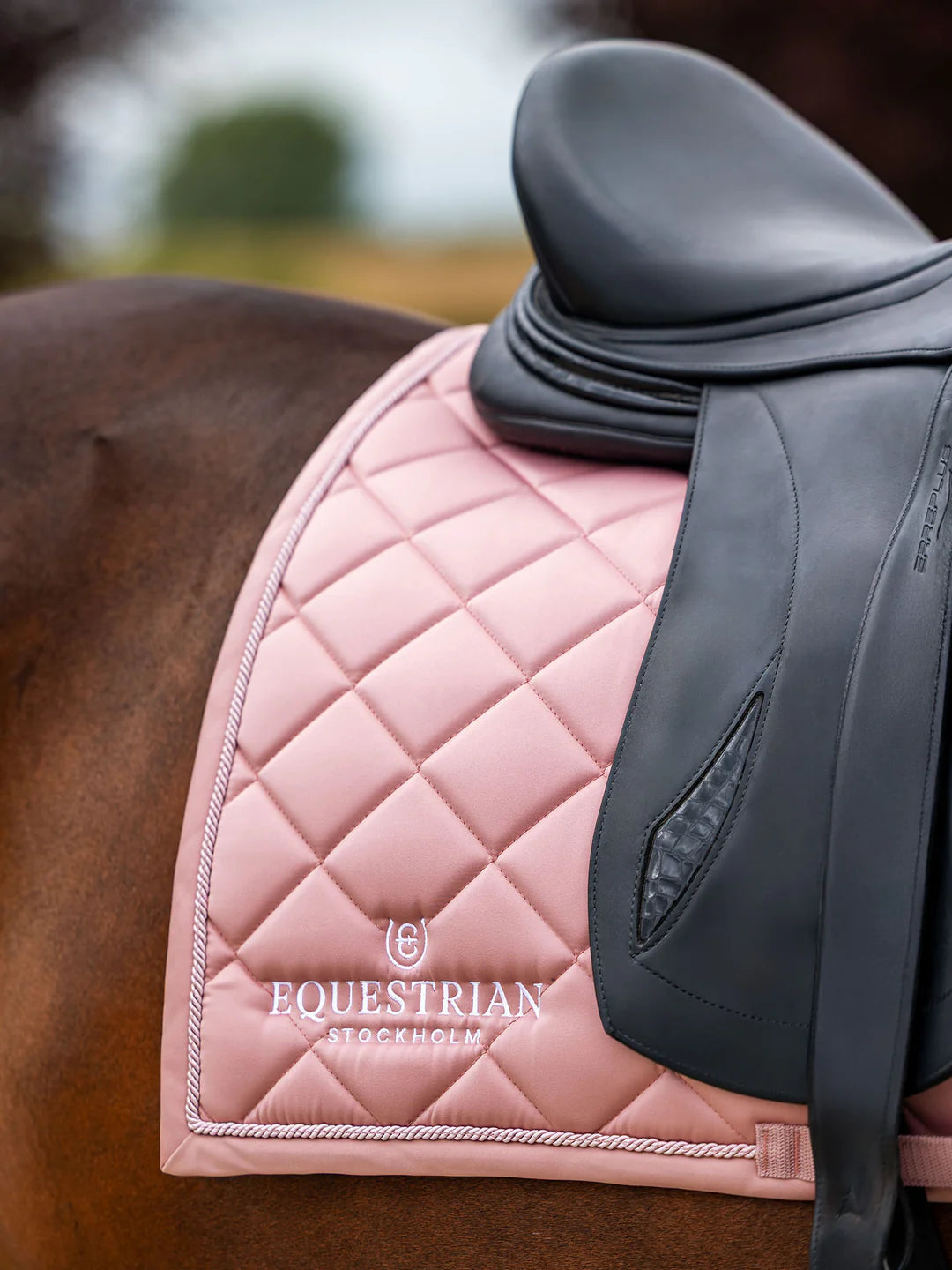Equestrian Stockholm - Line Collection - Sottosella da dressage rosa