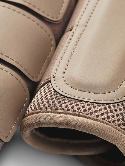 Equestrian Stockholm - SS26 Sand - Mesh Striegelgamaschen
